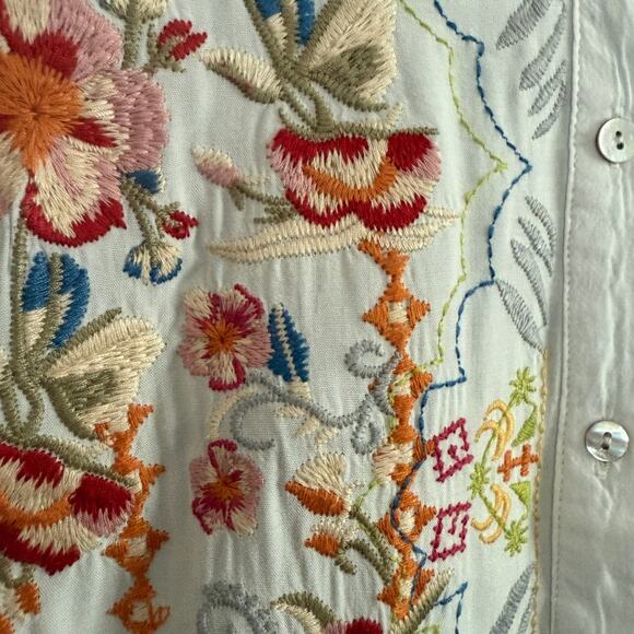 PAPARAZZI | Light Blue Floral Embroidered Popover Blouse | Medium - Picture 4 of 10